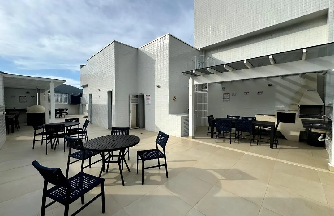 Apartamento novo a 350 m da praia das Toninhas em Ubatuba - 2 dormitórios sendo 1 suite, piscina, varanda gourmet com churrasqueira, ar condicionado, cozinha completa, garagem privativa-1